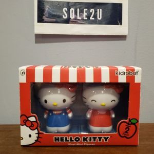 Sanrio x Kidrobot Hello Kitty Classic 3" Vinyl Figure (2-Pack)